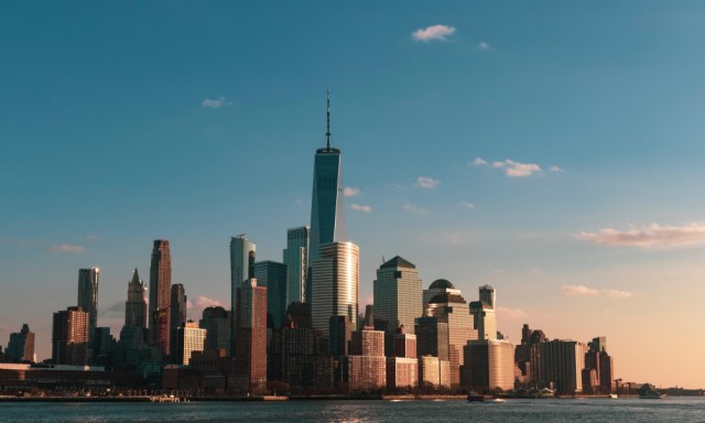 a foto mostra o skyline da cidade de manhattan